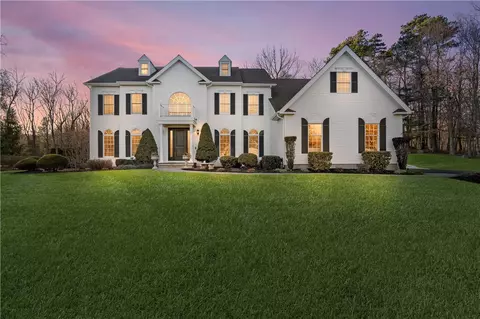 30 Lenihan Ln, East Greenwich, RI 02818