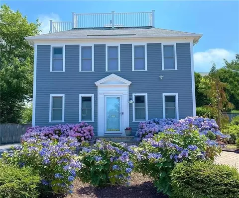 6 Boss Ct, Newport, RI 02840
