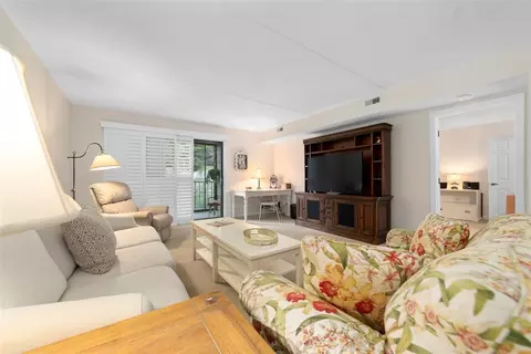 650 Greenwich Ave #7-109, West Warwick, RI 02893