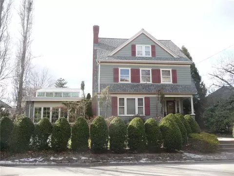 15 Kensington Rd, Cranston, RI 02905