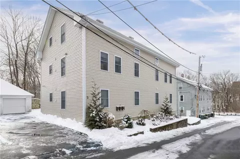 5 Hill St #2, Smithfield, RI 02917