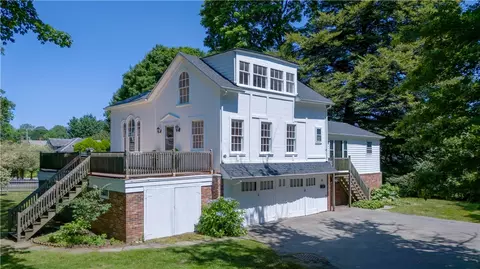 40 Catherine St, Newport, RI 02840