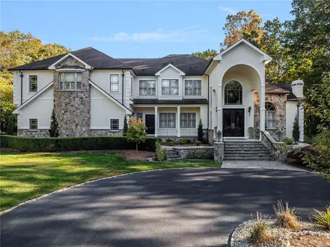 18 Lebaron Ct, Cranston, RI 02920