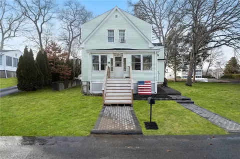 61 Bergeron St, Seekonk, MA 02771