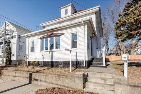 203 Bay View Ave, Cranston, RI 02905