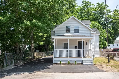 9 Meadow St, Warren, RI 02885