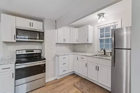 54 Highview Ave, Hope Valley, RI 02832