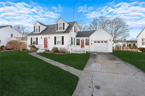 42 Knowles Dr, Warwick, RI 02888