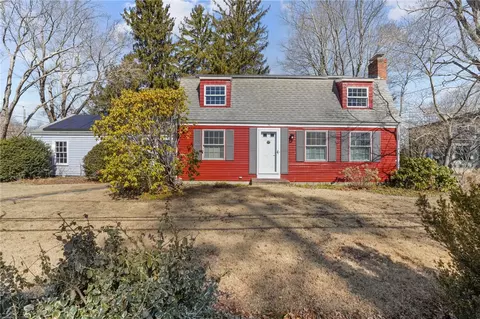 46 Lincoln Ave, Barrington, RI 02806
