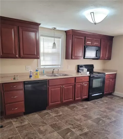 55 Forest St, Pawtucket, RI 02860