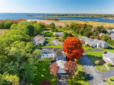 15 Hanley Farm Rd, Warren, RI 02885