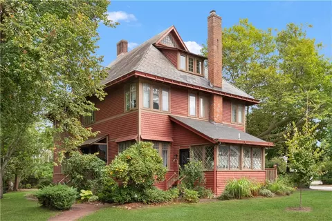 48 Everett St #E, Newport, RI 02840