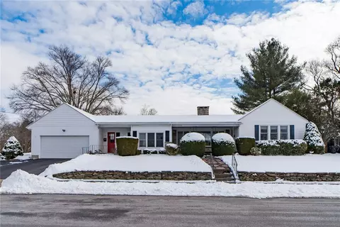 6 Anawan Rd, Pawtucket, RI 02861