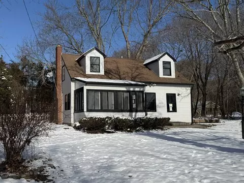 15 Chace Ave, Warren, RI 02885 photo 1