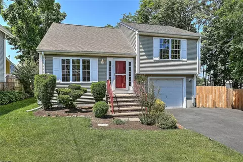 21 Gerald St, Pawtucket, RI 02860