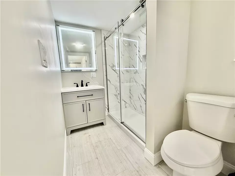 Bath - 215 Kenyon Ave, Pawtucket, RI 02861 photo 1 of 2