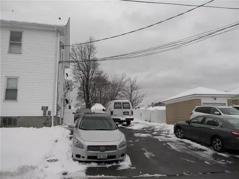 136 Oakdale Ave, Pawtucket, RI 02860