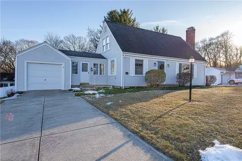 160 Hadde Ave, Cumberland, RI 02864