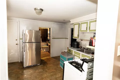 Entry Way - 61 Fuller St, Warwick, RI 02889 photo 2 of 2