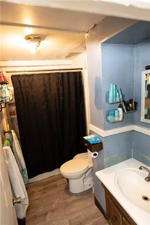 Bath - 61 Fuller St, Warwick, RI 02889 photo 5 of 5