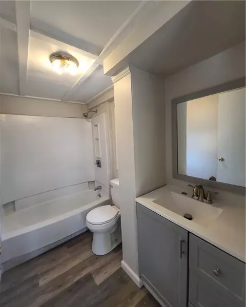 Bath - 61 Fuller St, Warwick, RI 02889 photo 3 of 5