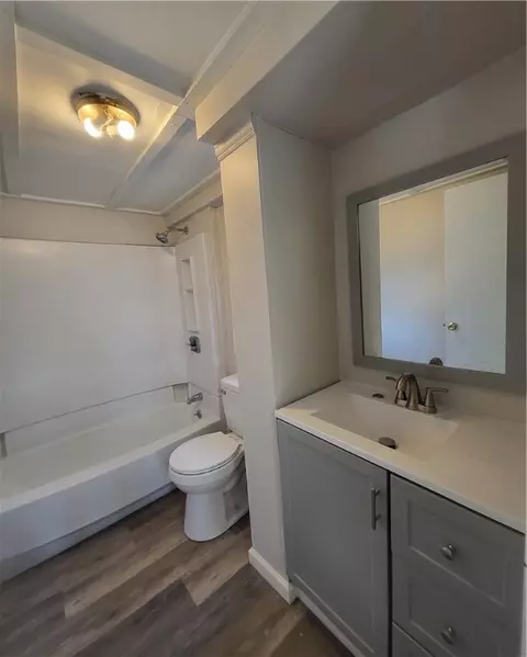 61 Fuller St, Warwick, RI 02889