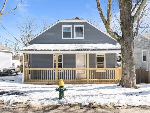 15 Hawthorne St, North Providence, RI 02904