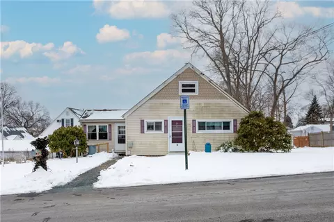 8 Carlson Dr, Cumberland, RI 02864