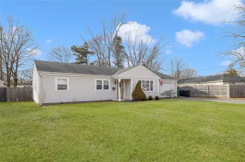 59 Claypool Dr, Warwick, RI 02886 photo 3
