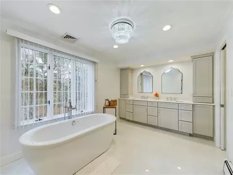 Bath - 116 Ridge Dr, Exeter, RI 02822 photo 2 of 4