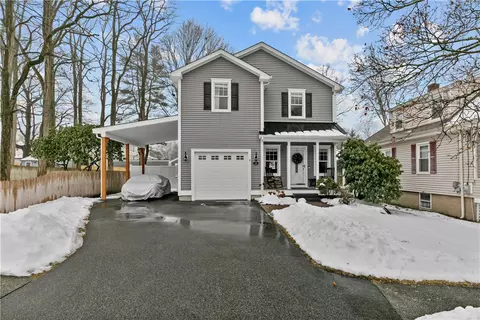 28 Bradford St, Warren, RI 02885