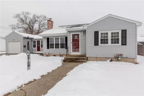 71 Brookfield Dr, Cranston, RI 02920