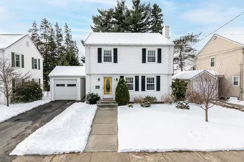 11 Bradford Rd, Cranston, RI 02910