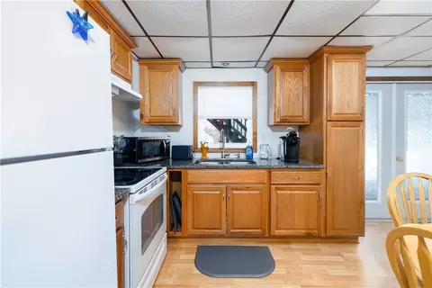 Kitchen - 35 Dolly Pond Rd, Exeter, RI 02822 photo 4 of 4