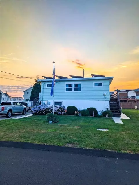 29 Montauk Ave, Westerly, RI 02891