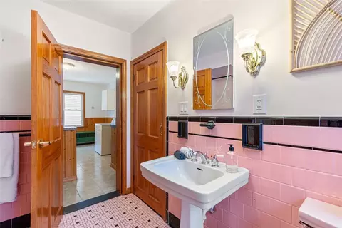 Bath - 109 Oakside St, Warwick, RI 02889 photo 3 of 3