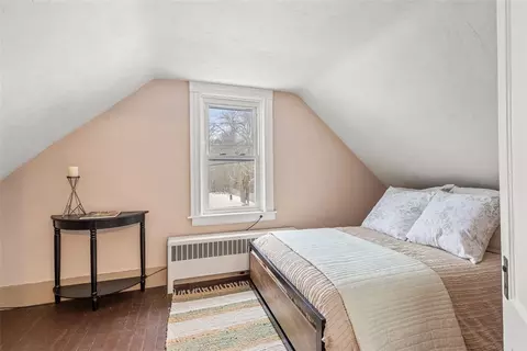 Bedroom - 109 Oakside St, Warwick, RI 02889 photo 3 of 4