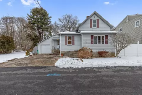 109 Oakside St, Warwick, RI 02889