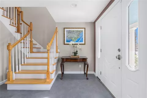 Entry Way - 1000 Warwick Neck Ave, Warwick, RI 02889 photo 1 of 6