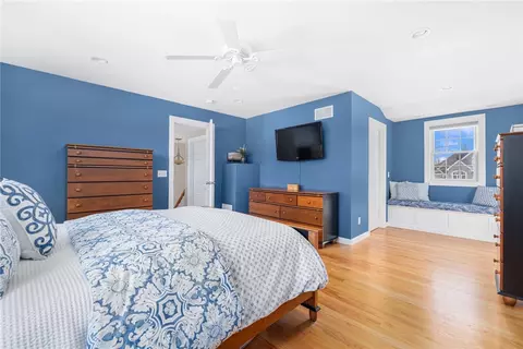 Bedroom - 1000 Warwick Neck Ave, Warwick, RI 02889 photo 7 of 16