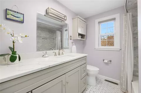 Bath - 1000 Warwick Neck Ave, Warwick, RI 02889 photo 1 of 5