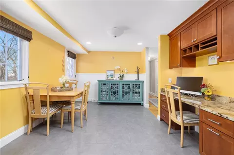 Dining - 1000 Warwick Neck Ave, Warwick, RI 02889 photo 1 of 4