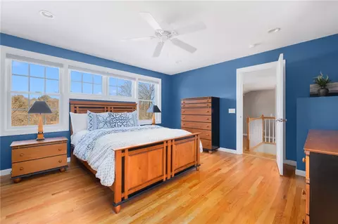 Bedroom - 1000 Warwick Neck Ave, Warwick, RI 02889 photo 4 of 16