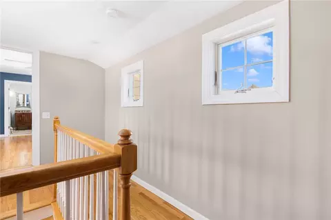 Entry Way - 1000 Warwick Neck Ave, Warwick, RI 02889 photo 4 of 6