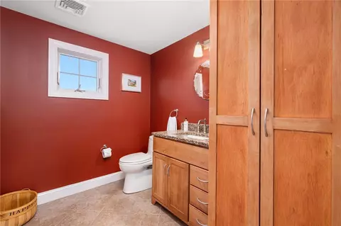 Bath - 1000 Warwick Neck Ave, Warwick, RI 02889 photo 5 of 5