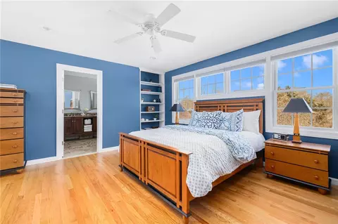 Bedroom - 1000 Warwick Neck Ave, Warwick, RI 02889 photo 5 of 16