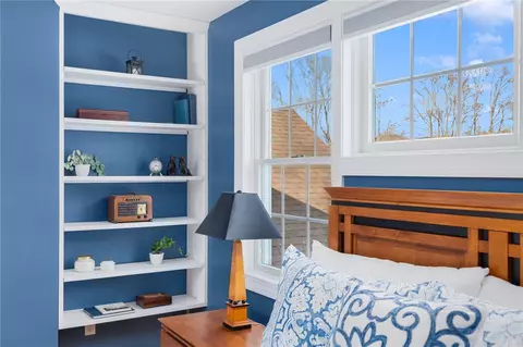 Bedroom - 1000 Warwick Neck Ave, Warwick, RI 02889 photo 6 of 16