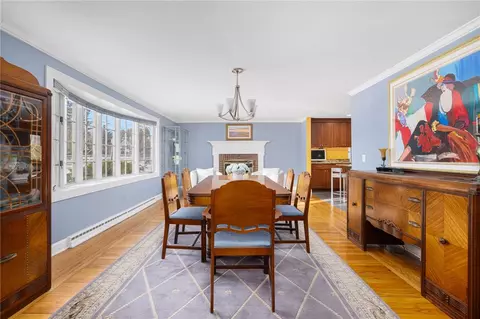 Dining - 1000 Warwick Neck Ave, Warwick, RI 02889 photo 3 of 4
