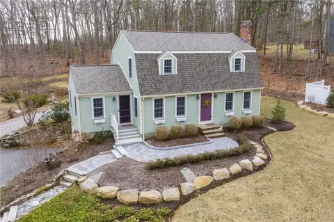 95 Winchester Dr, Glocester, RI 02857