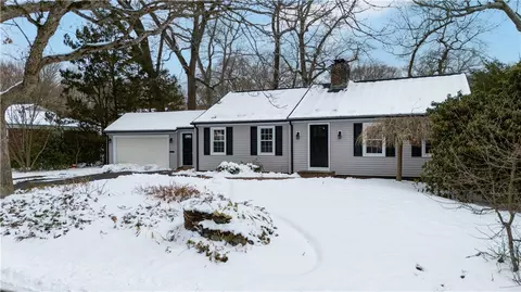 17 Hillsdale Dr, Cranston, RI 02920